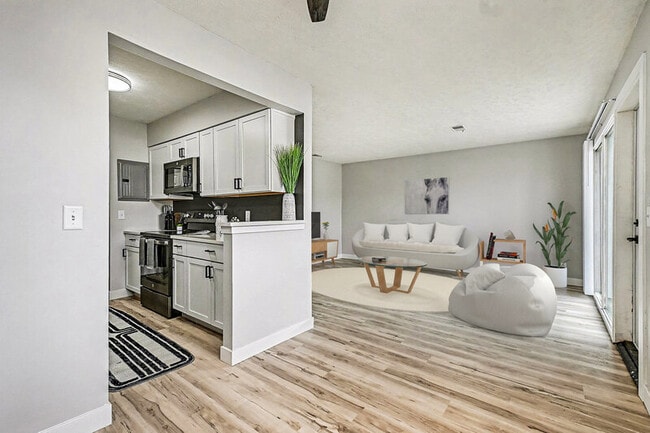 Photo - 11724 Arbor St Apartment