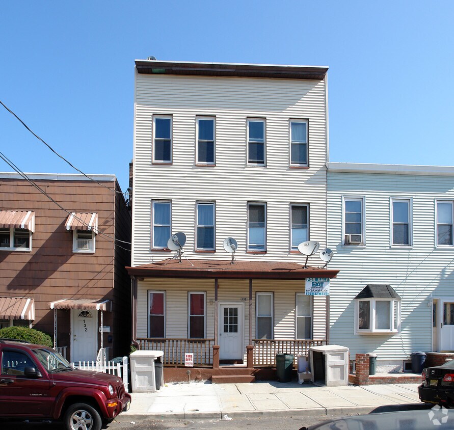 130 69th St, Guttenberg, NJ 07093 Apartments in Guttenberg, NJ