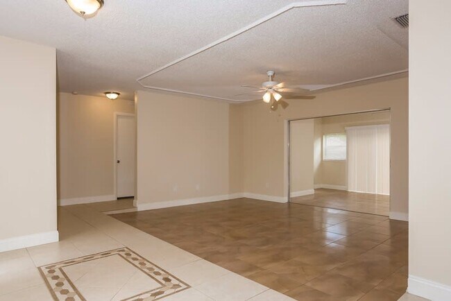 Building Photo - 112 Porter Pl