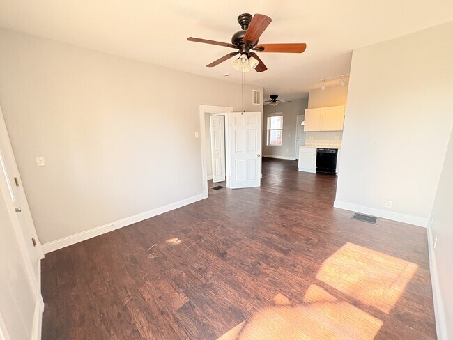 Foto del edificio - 6655 Garner Ave