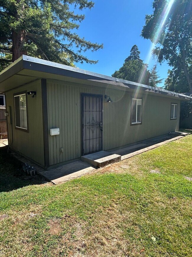 Building Photo - 1221 Citrus Ave
