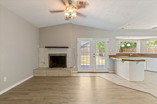 Foto del edificio - 6815 SW Fenwick Ave