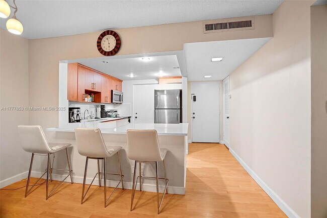 Building Photo - 2313 S Cypress Bend Dr