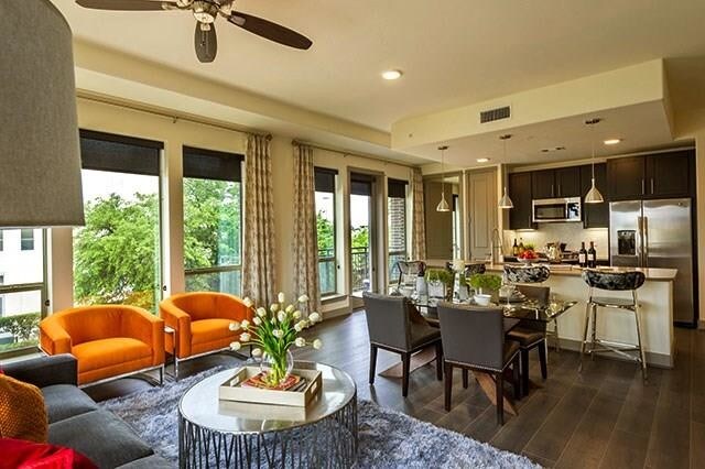 Foto del edificio - 905 Town and Country Blvd