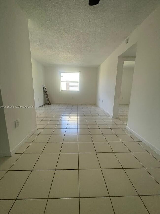 Foto del edificio - 500 NW 114th Ave