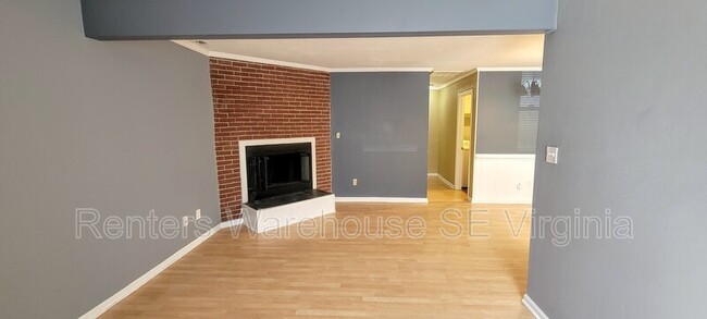 Building Photo - 1648 Fairfax Dr