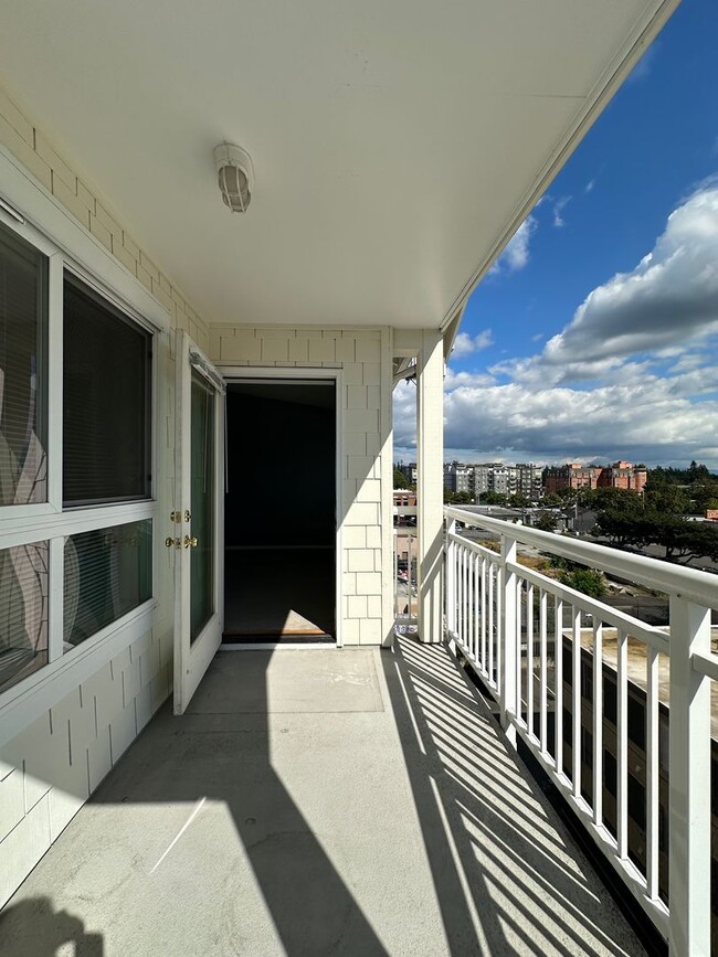Building Photo - 2Bd/2Ba Seattle Condo