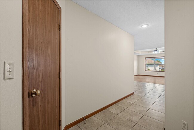 Foto del edificio - 1278 W Butterfield Dr