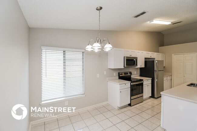 Building Photo - 7848 Hunters Lake Cir S