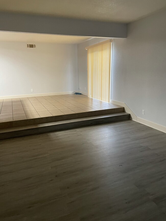Building Photo - 10156 Crawford Way