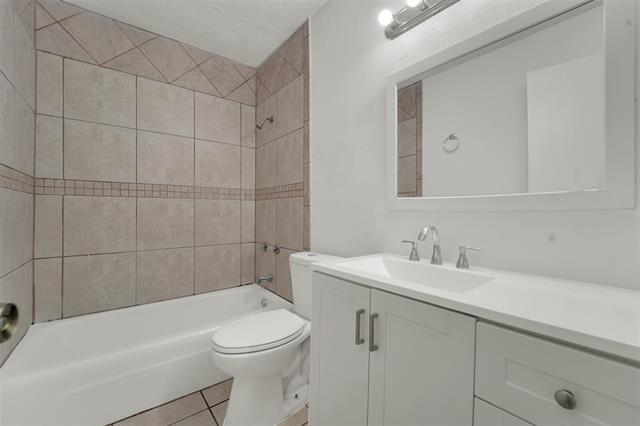 Foto del edificio - 2135 Wheaton Dr