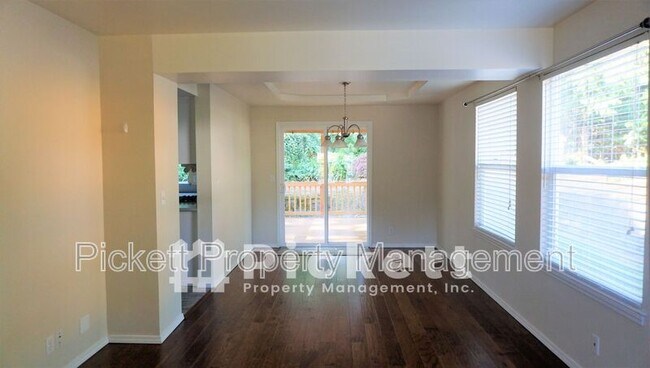 Foto del edificio - 7283 Creek Wood Pl NE