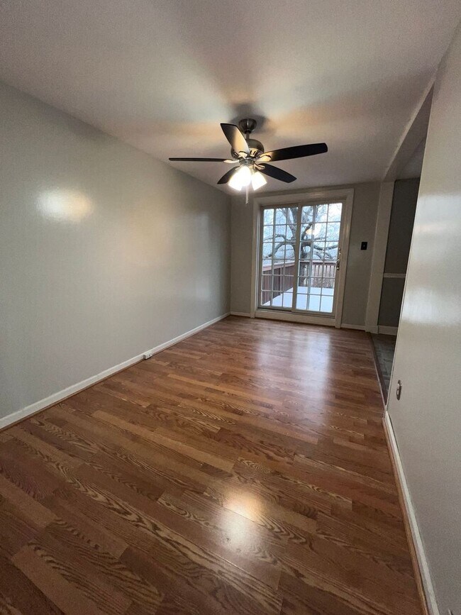 Building Photo - Beautiful 3 Bedroom, 1 Bath in Clifton Hei...