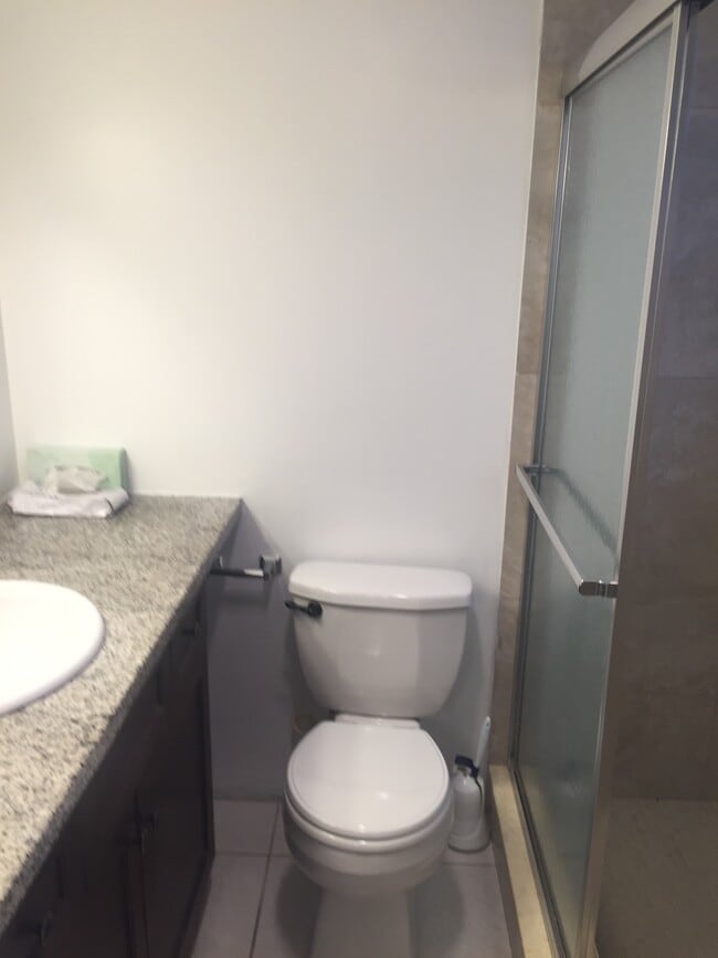 Building Photo - 2045 NE 24th Ave