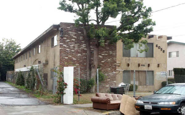 Building Photo - 6058 Hazelhurst Pl