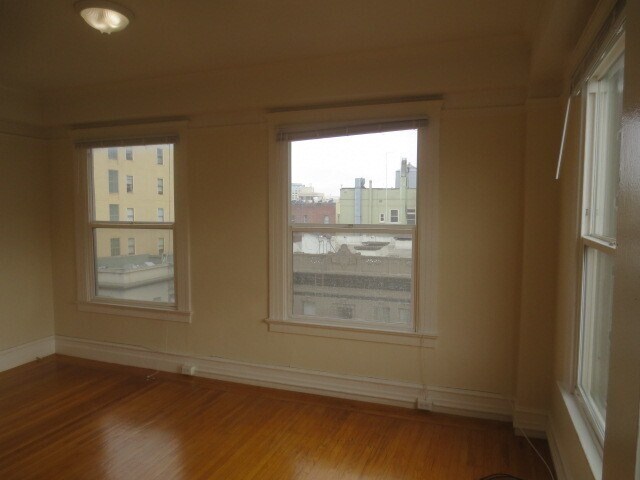Building Photo - 508 Larkin St