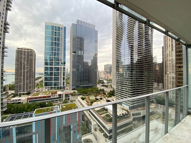 Foto del edificio - One-Bed near Lake Michigan
