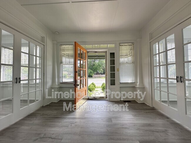 Building Photo - 6205 Hampton Blvd