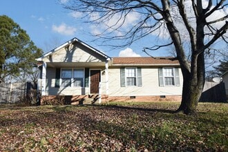 Building Photo - 687 Debbie Dr