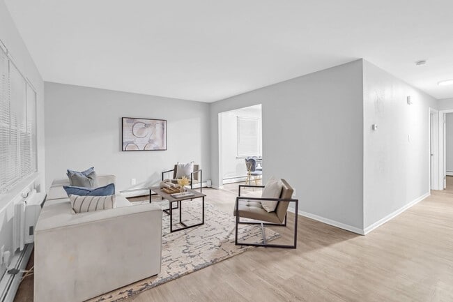 Interior Photo - Townbank Manor