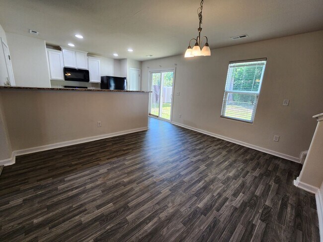 Foto del edificio - 3 Bedroom Home in Gastonia