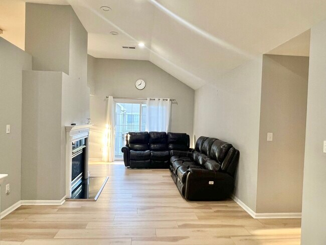 Building Photo - 125 Marsillo Ct
