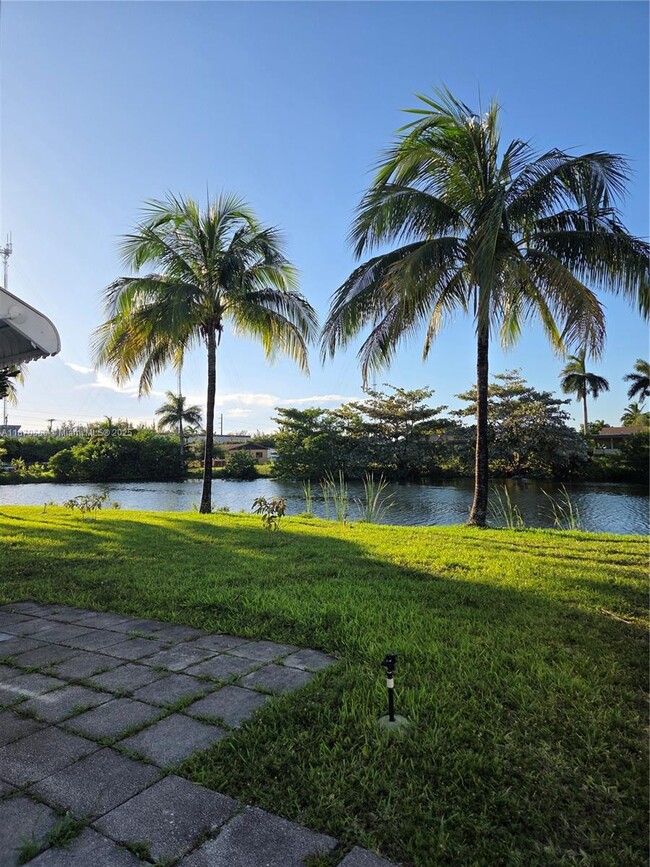 Foto del edificio - 101 NW 204th St