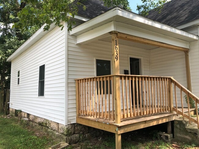 Building Photo - Stylish Newly Renovated 3-Bed, 2-Bath Retreat