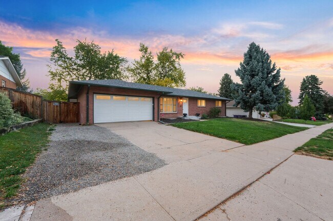 Foto del edificio - Available NOW! 4 Bedroom 3 Bath Beautiful Home