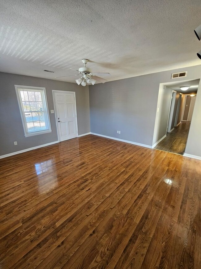 Photo - 4 Bedroom Home in Wilmington, NC!