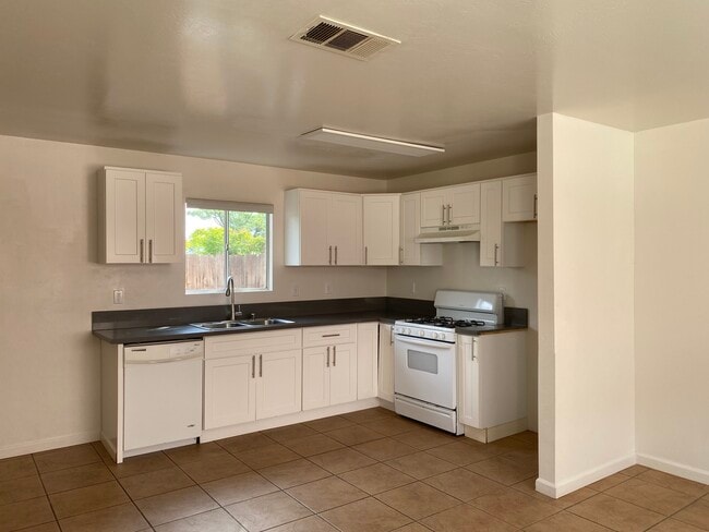 Building Photo - 7303 Central Ave