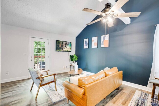 Building Photo - Cozy Oasis of Clarksville!