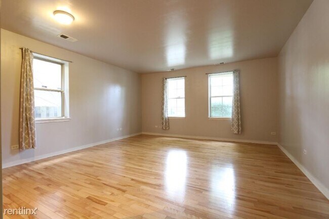 Building Photo - 3 br, 2 bath Condo - 1033 S Lytle St 101 U...