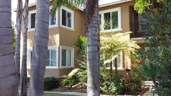 Foto del edificio - 4021 S Centinela Ave