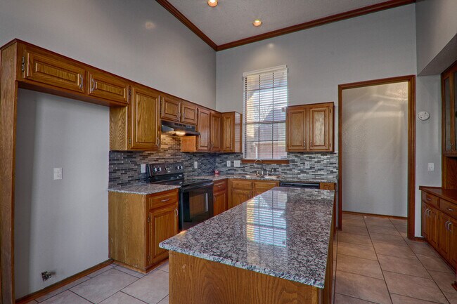 Photo - Beautiful house in Yukon 3 bed and 2 bath