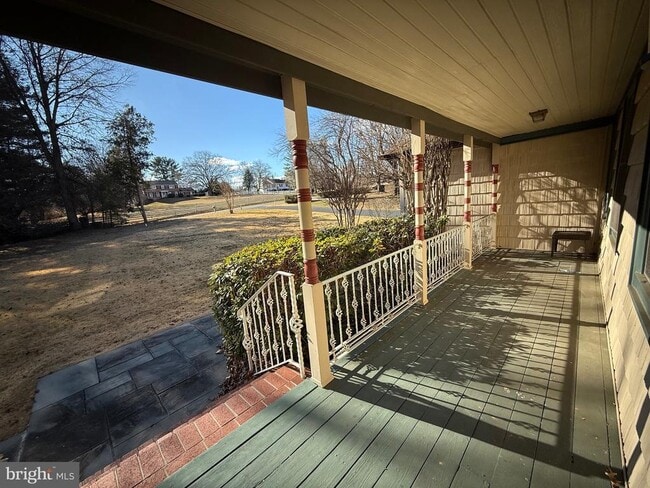 Building Photo - 9608 Burke View Ave