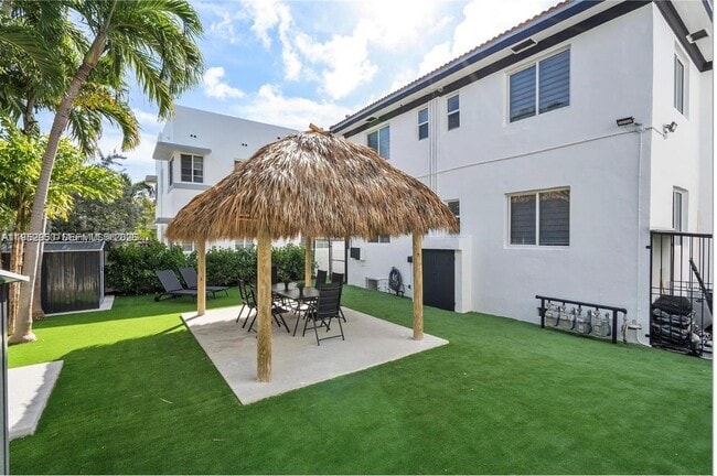 Foto del edificio - 813 W 39th St