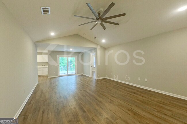 Foto del edificio - 132 Cottage Grove Rd