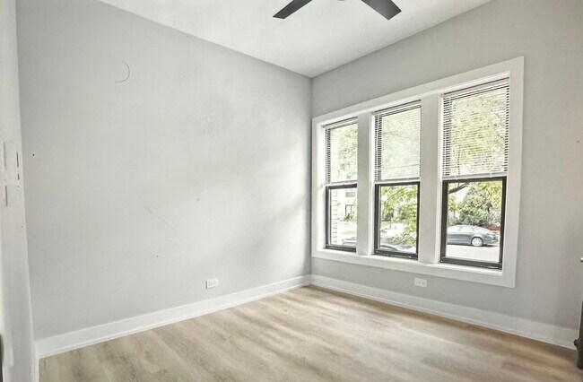 Foto del edificio - 6929 N Lakewood Ave
