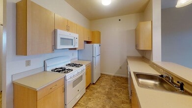 Building Photo - Hunters Pond Apartment Homes