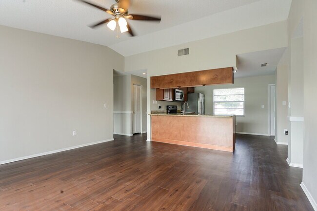 Foto del edificio - 4906 Hi Vista Cir