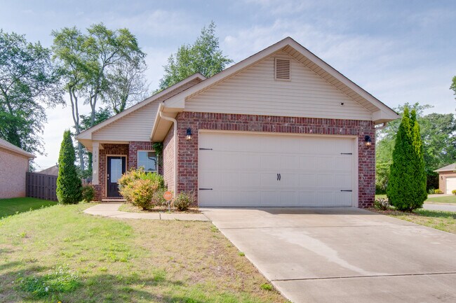 Foto del edificio - 150 Shrewsberry Dr