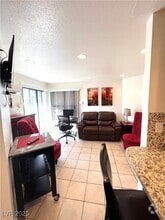 Building Photo - 490 Elm Dr
