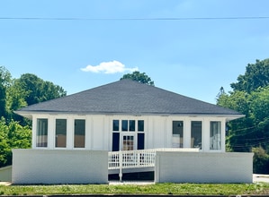 Building Photo - 502 S Center St