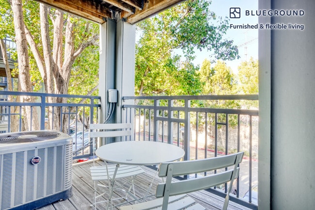 Foto del edificio - 1220 N Fair Oaks Ave