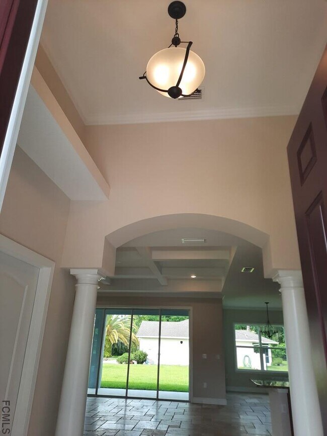 Foto del edificio - 1 White Hall Dr