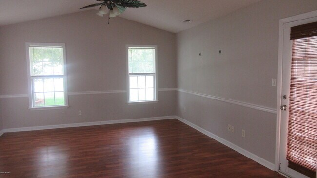 Building Photo - 440 Boysenberry Ln