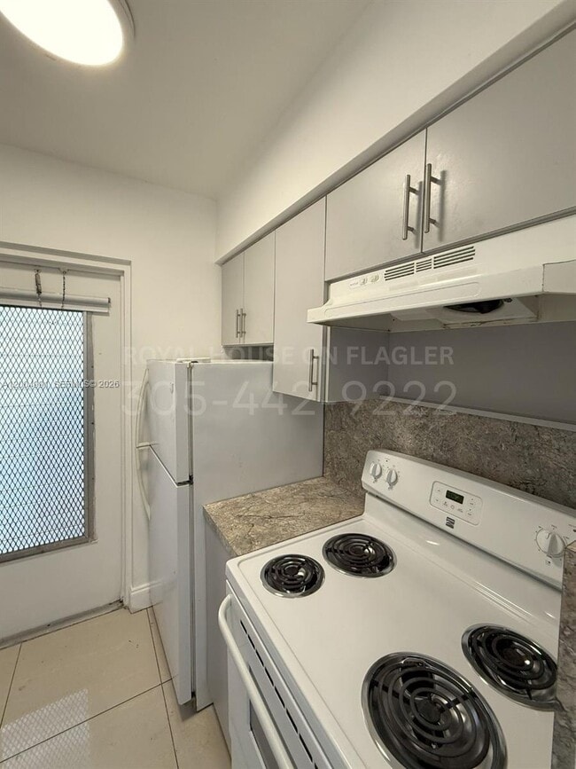 Foto del edificio - 4410 W Flagler St