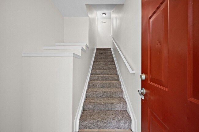 Building Photo - 245 Murcia Dr