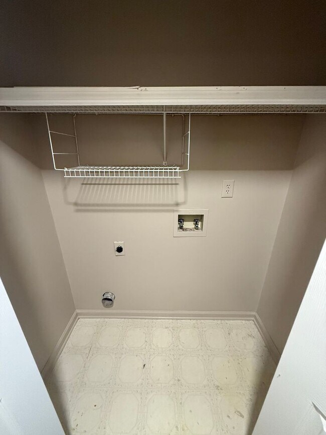 Foto del edificio - ** 3 bed 2 bath located in Millbrook ** Ca...